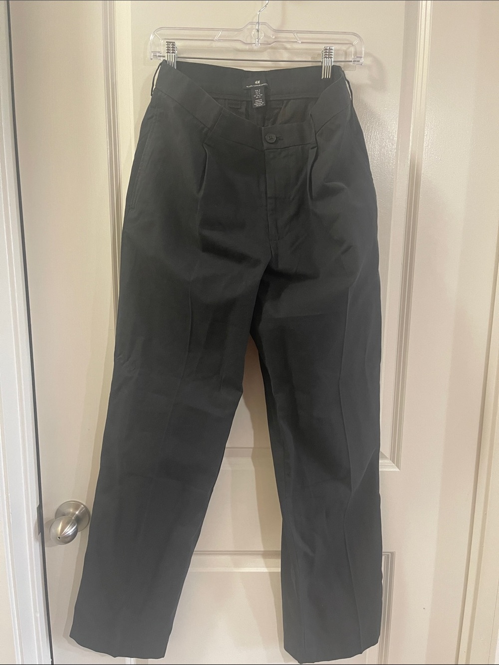 H&M Men's Black Pleated Relaxed Fit Dress Pants